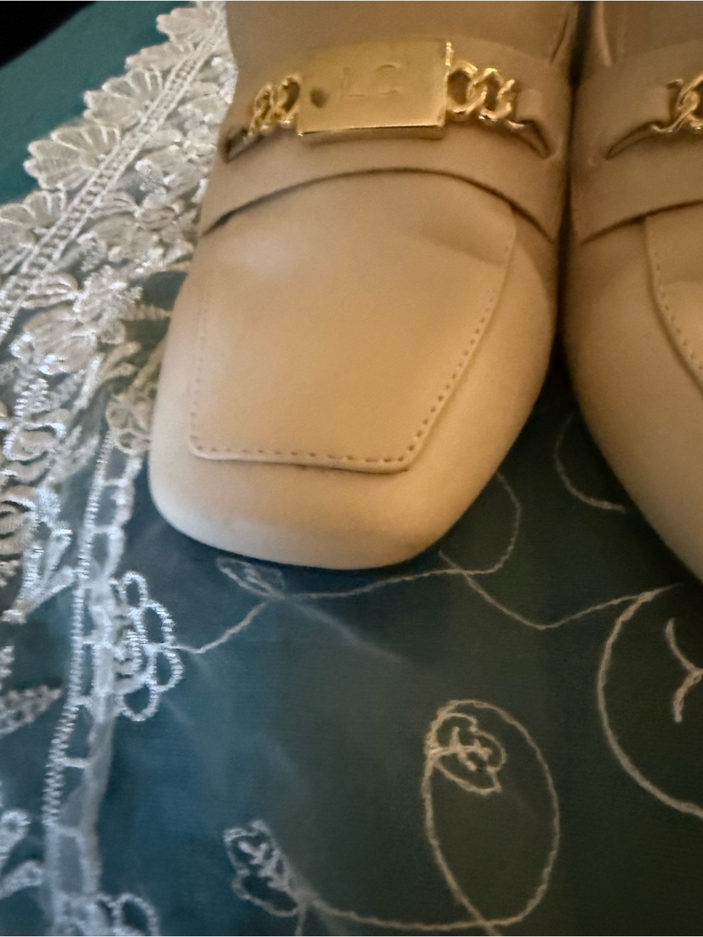 Liz Claiborne beige heals size 8.5 - Picture 6 of 9
